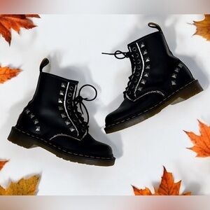 Dr. Martens 1460 Stud Lace Up Boots Size 6 WOMENS black leather pyramid punk